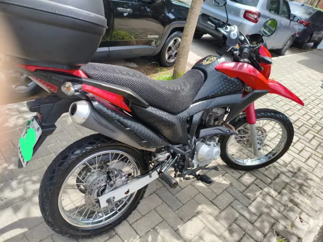 Moto em ótimas condições, único dono e venda só à vista. Valor R$ 13.200