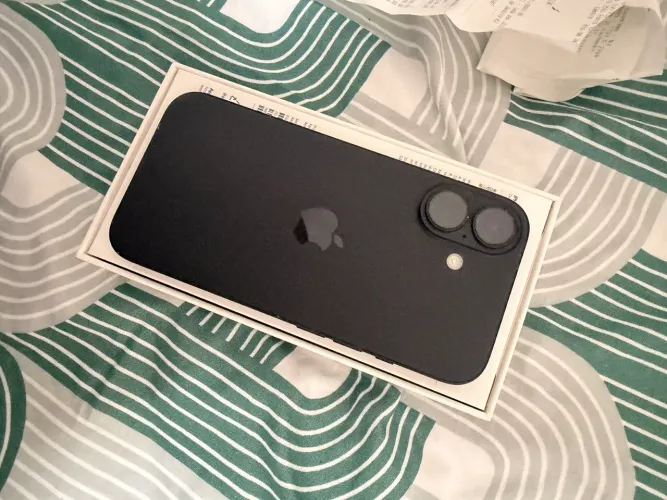 iPhone 16