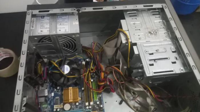 PC Pentium 4 + Placa Gigabyte + RAM + Fonte ATX - R$180 - V. Conquista