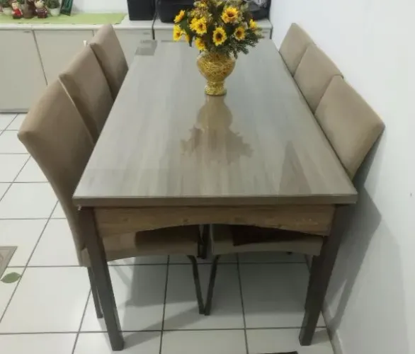  mesa de jantar com 6 cadeiras 
