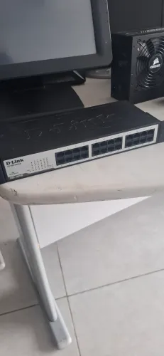 D- Link Switch DES-1024D de 24 canais