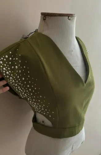 Cropped vinoah na etiqueta 