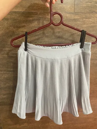 Shorts saia plissado seminovo