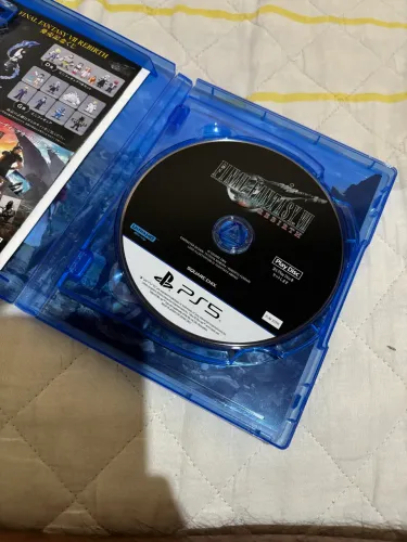 Combo de jogos PS5 - Resident Evil 4 & Final Fantasy 7 Rebirth e Final Fantasy 16 
