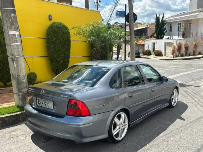 Chevrolet Vectra CD 2.2 16V / 2.0 16V Mec./aut. 2000