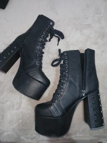 Bota plataforma com spikes N? 39