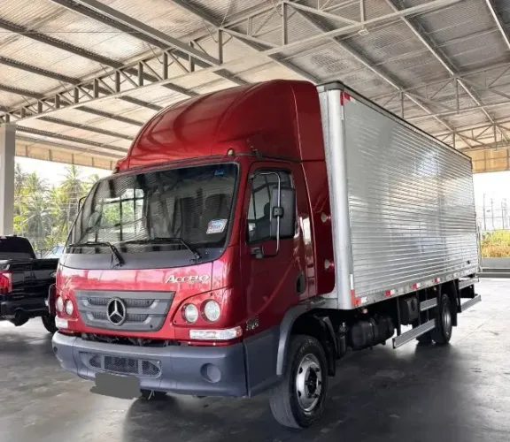Accelo 815 4x2 2019 Baú particular 