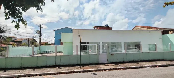 LOCAÇÃO EXCELENTE CLINICA DE ESQUINA NO CENTRO DA CIDADE COM 330m² e 11 SALAS PORTEIRA FE