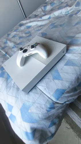 Xbox one S 1tb c/ controle