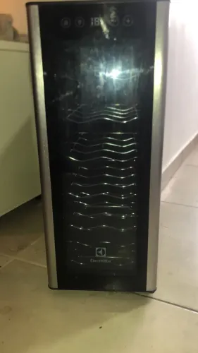 adega para vinhos elektrolux 12 garrafas 110V