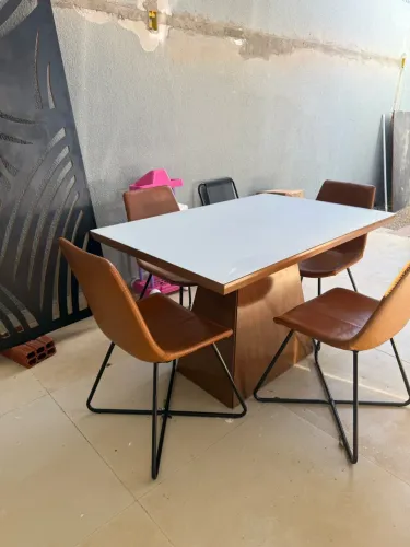 Conjunto Mesa de Jantar + 4 Cadeiras Caramelo
