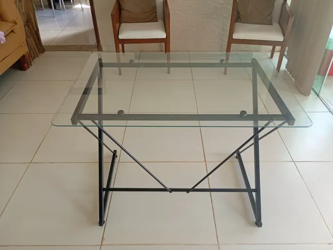 Mesa de escritório em excelente estado de conservação