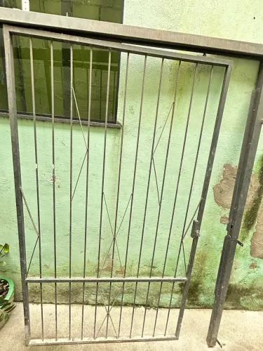 Portão grade de correr com fechadura 