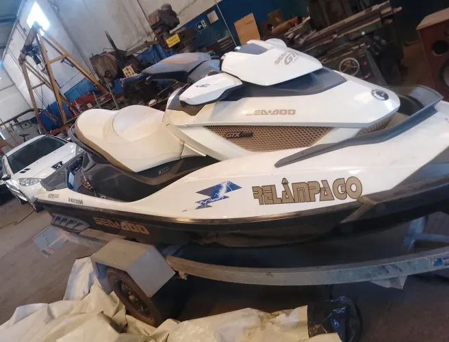 Jetski limite 260  com 76 horas 