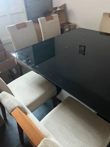 Mesa de Jantar 8 Lugares com Tampo de Vidro Preto | 8 Cadeiras Semi Nova