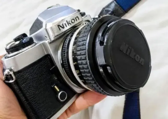 Câmera Fotográfica Nikon FE Analógica + Lente Nikkor 50mm f/1.4