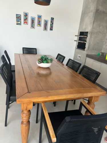 Mesa de madeira + 8 cadeiras alumínio e corda náutica.