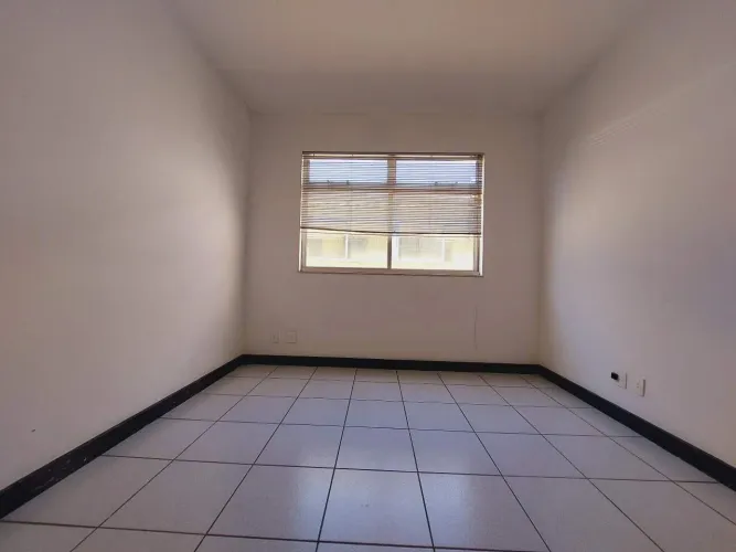 Sala comercial, Ao lado do banco Itaú , em uma das ruas principais do bairros
