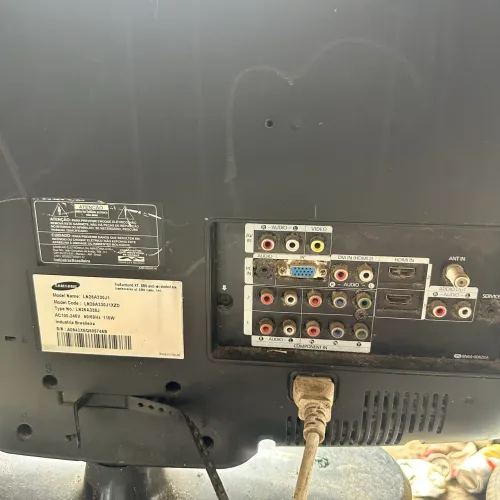 Tv Samsung modelo LN26A330J1 tela danificada para peças 