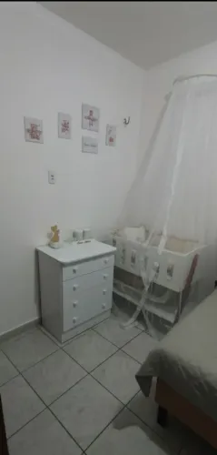 Véu bordado e dossel 