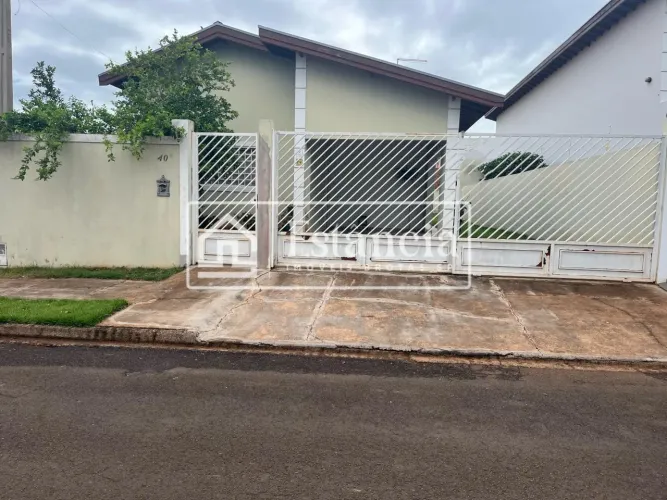 Casa para Venda em Brotas, Santa Cecilia, 3 dormitórios, 1 suíte, 3 banheiros, 2 vagas