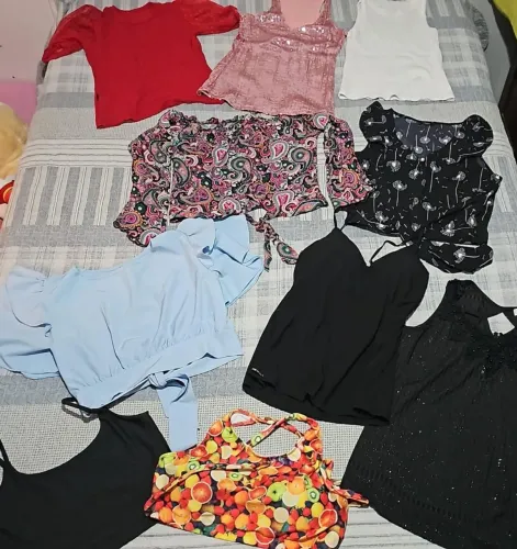 Vestidos , macaquinho e blusas