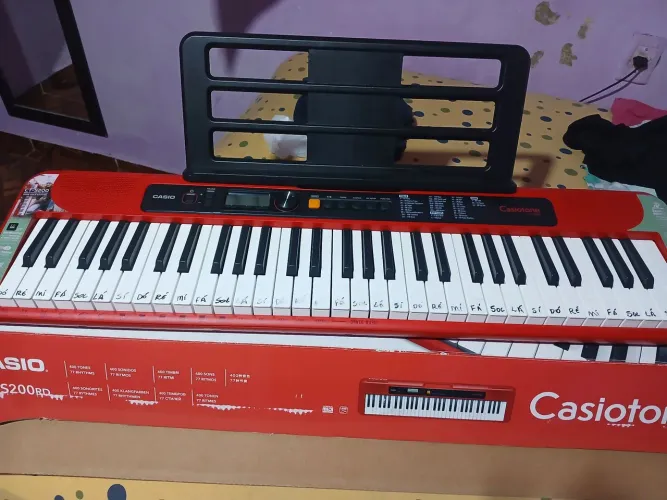 VENDE-SE TECLADO SEMI-NOVO