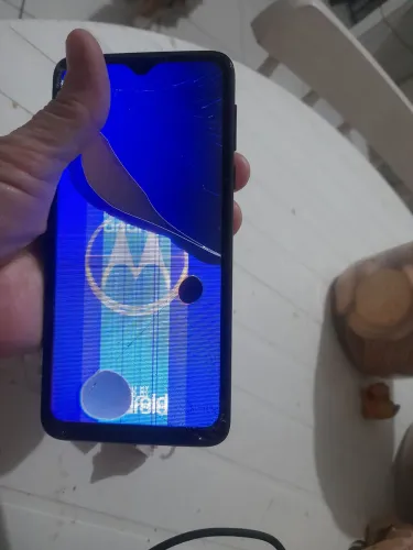 vendo esse telefone para retiradas de peças precisa para uso colocar a tela pois está que