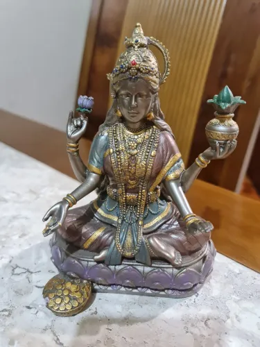 Estátua Hindu Lakshmi em meditação