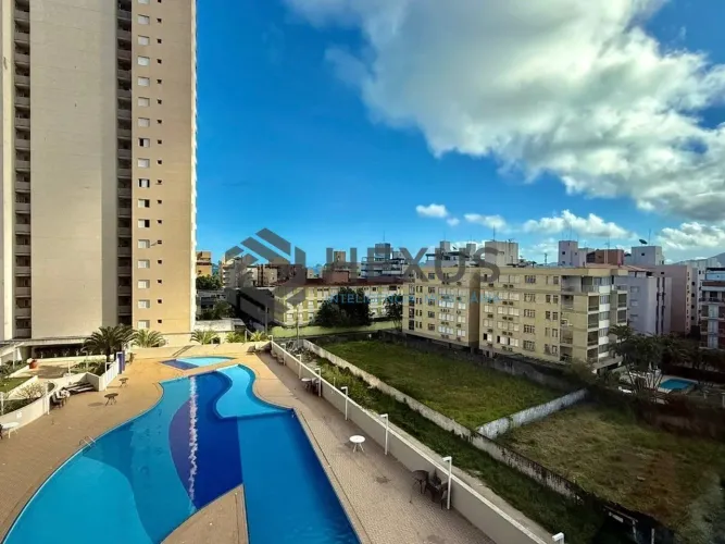 Apartamento reformado com varanda vista mar e lazer a 300m da praia na região do Tortugas
