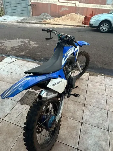 Vendo moto de trilha