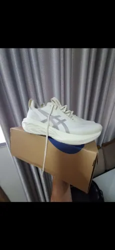 Asics novablast 4 LE tamanho 41