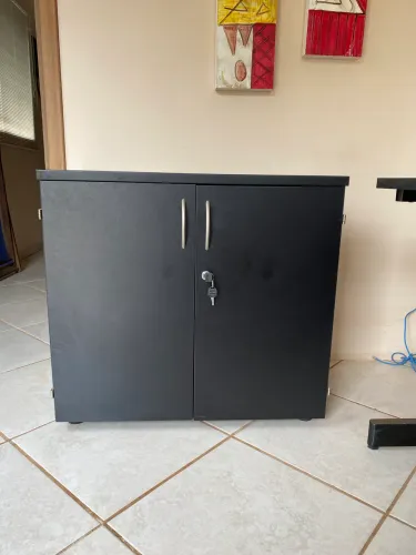 Armário baixo para escritório
