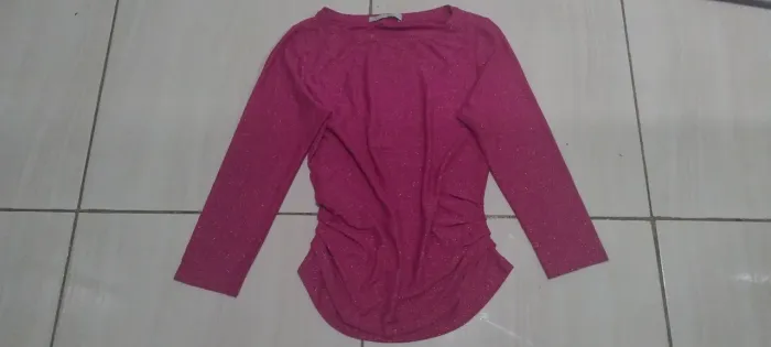 Blusa de manga comprida rosa com glitter marca:MK tamanho M