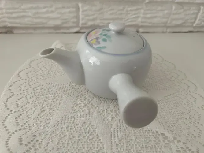 Bule Japonês Kyusu em Porcelana de Arita - Floral Delicado