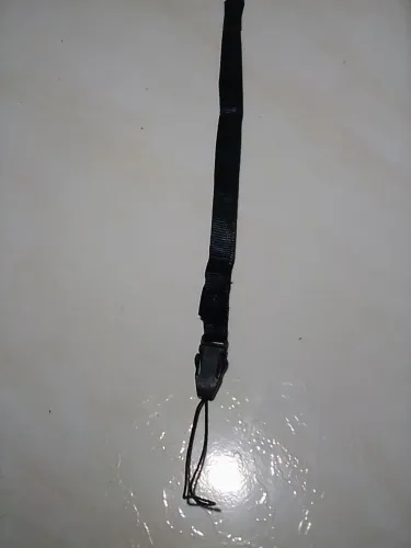 Corda strap pra segurar câmeras digitais entre outros dispositivos compatíveis