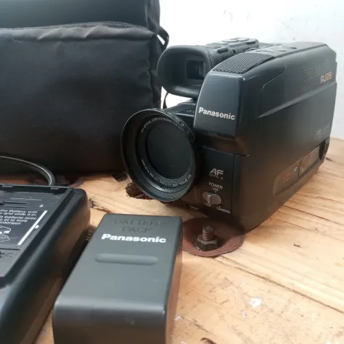 Filmadora Panasonic RJ26 com Acessórios 