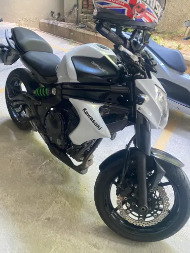 Moto 650cc Kawasaki er6n