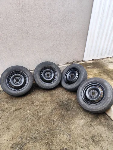 Vendo rodas aro 14 hb20 4x100, pneus 175/70/15.  Valor: 1150,00