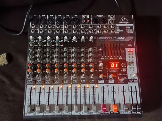 Mesa de som behringer x1222