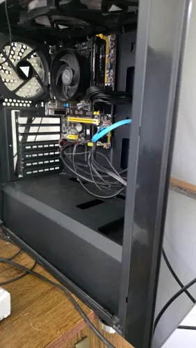CPU Ryzen 3 12GB RAM