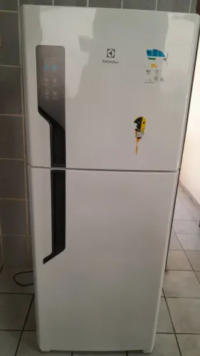 Vende se uma geladeira 