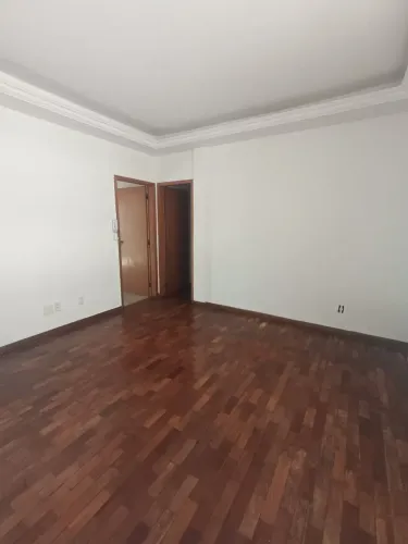 Apto 3qts, 3 banheiros ( um suíte) Funcionários