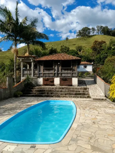 Sítio encantador em Brazópolis-MG, 4,7 ha, lazer completo, água e pôr do sol inesquecível