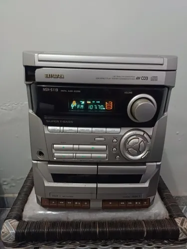 Som aiwa antigo básico pra quem tá sem nada 