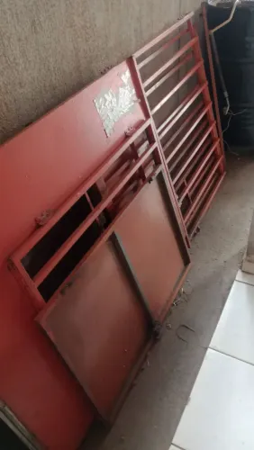 Porta para destruidora de bebidas