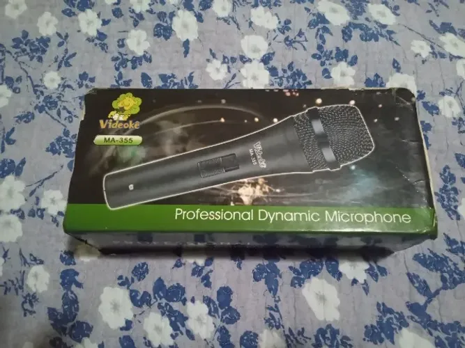 Microfone com fio marca Professional