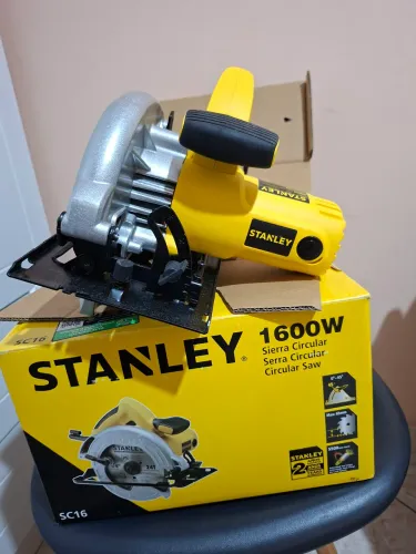 Serra circular Stanley 1600W - sem uso