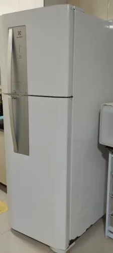 GELADEIRA COM FREEZER ELETROLUX
