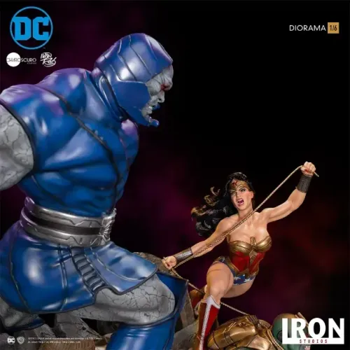 WONDER WOMAN VS DARKSEID 1/6 IRON STUDIOS